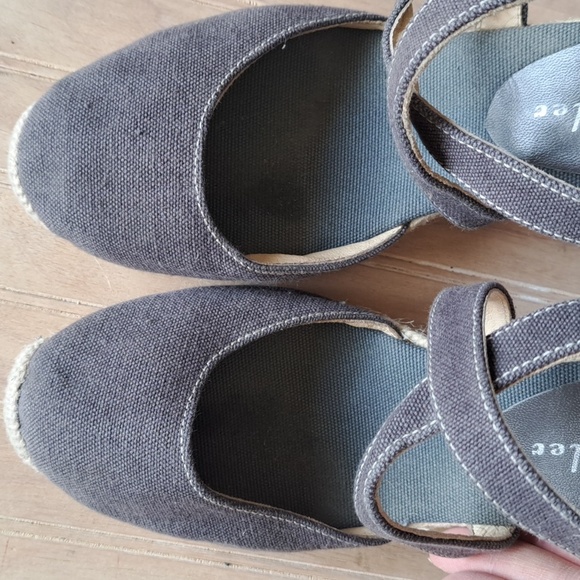 Bettye Muller Wedged Espadrille Canvas Cross Straps Boho Heel Sandals - Picture 4 of 10